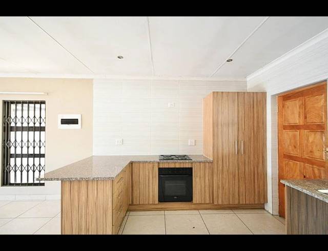 2 BEDROOM TOWNHOUSE FOR SALE IN ORIEL